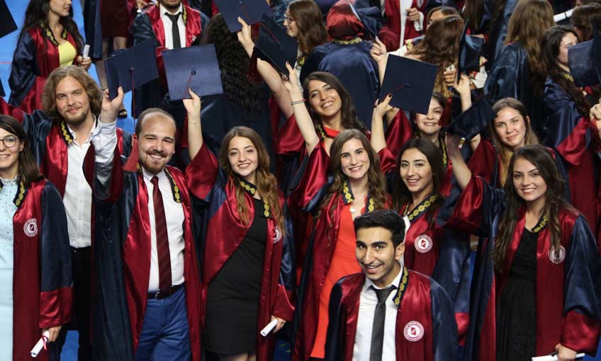 İKÇÜ'lü sağlık neferleri kep attı