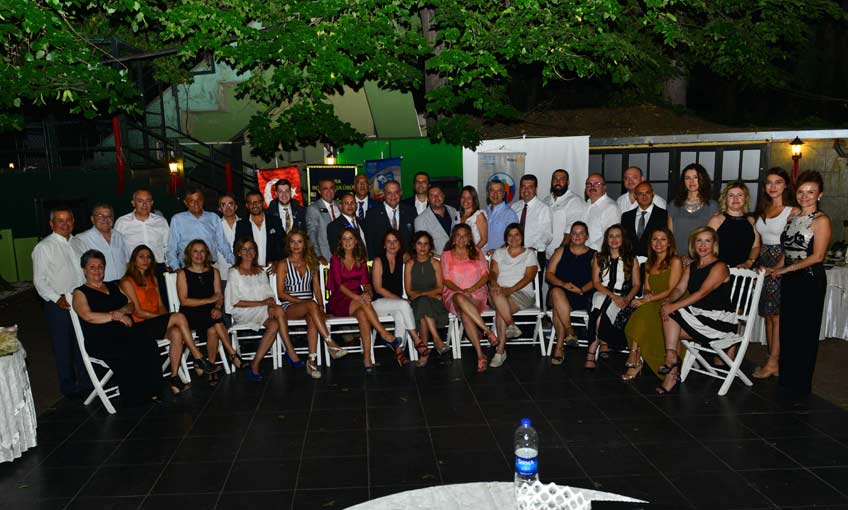 Agora’da bayrak değişimi