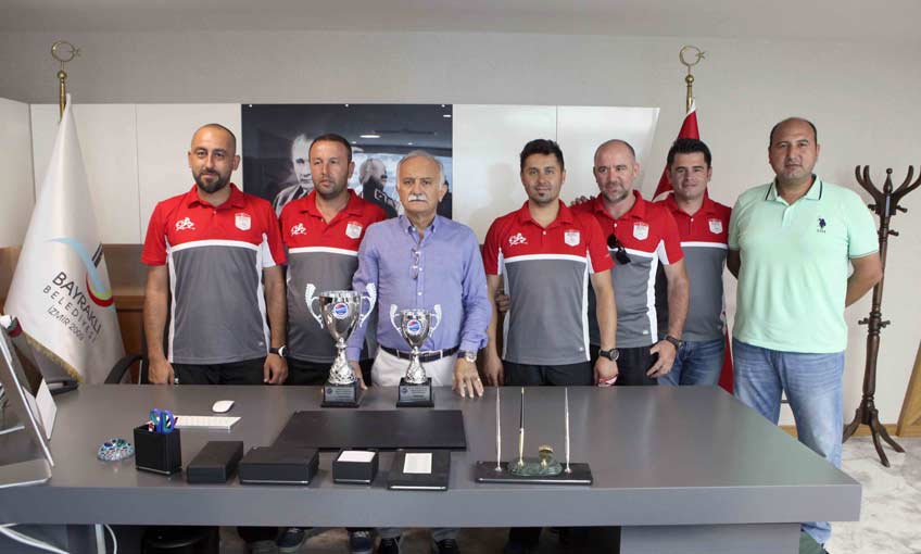 Bayraklı Sporda Başarıya Doymuyor