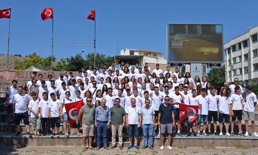 Bergamalı Sporcular Kardeş Şehir Olimpiyatları İçin Yola Çıktı