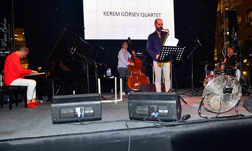 Mavi Bahçe’de Caz var