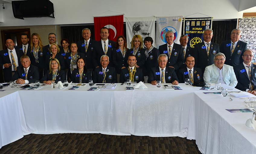 Rotary 2440’ta Bayrak Lütfi Demir’de