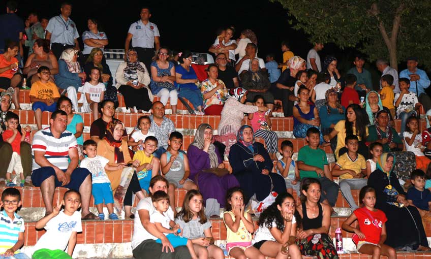 Karabağlar’da Yaz Sinemaları Başladı