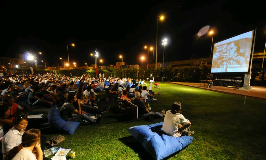 Açık Hava Sinemasında 