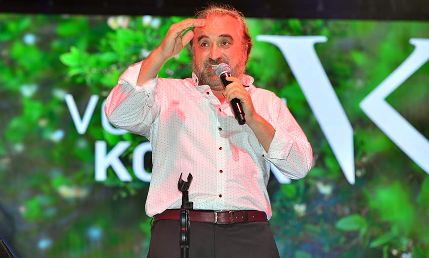 İzmir Marşı ile Karşılandı