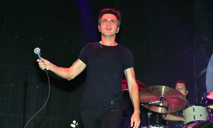 Önce Protesto Sonra Eşlik