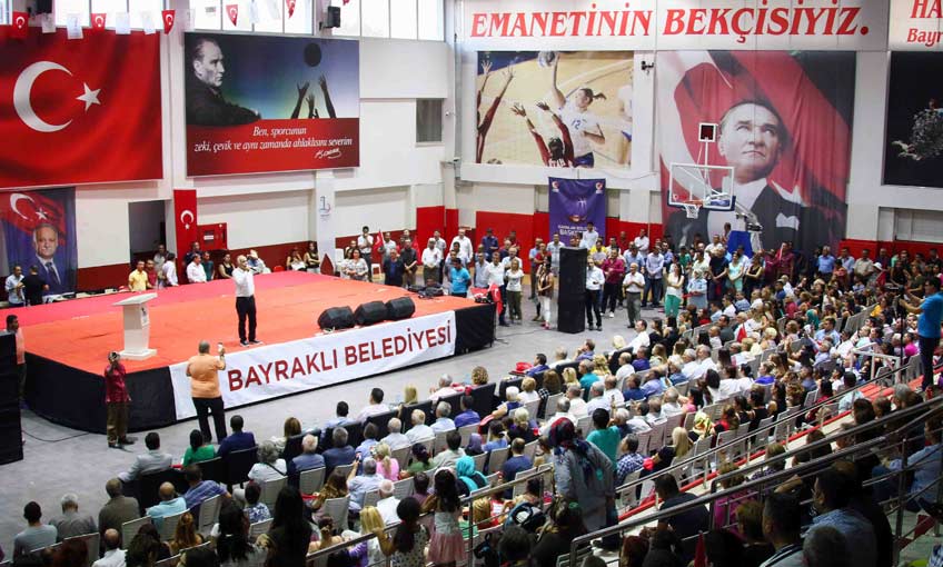 Bayraklı’da Coşkulu Bayramlaşma Töreni