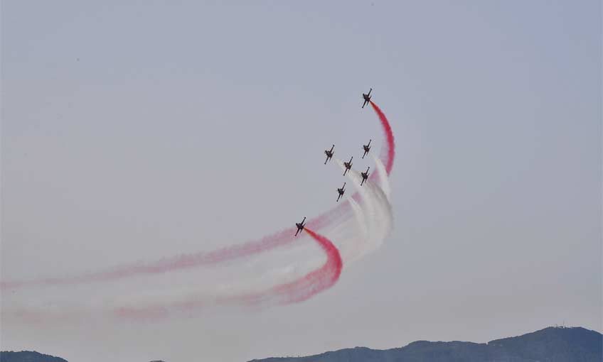 Bu İnsanlar Nereye Bakıyor?