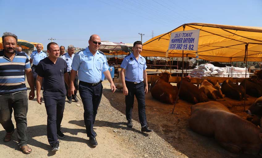 Karabağlar'da Zabıta Bayram Teyakkuzunda