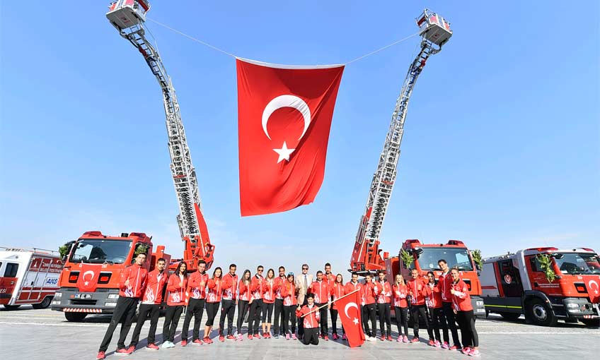 Nefesleri Tuttuk, Bekliyoruz