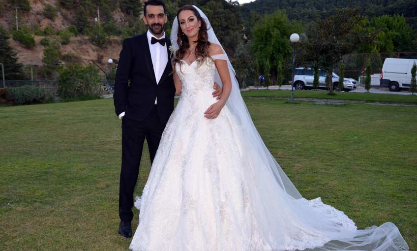 Ünlü Oyuncu İzmir'de Evlendi