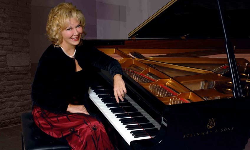 Gülsin Onay Karşıyakalı Çocuklara Piyanoyu Sevdirecek