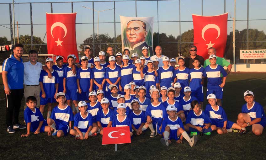 Karabağlar’da Amatör Futbol Kulüplerinden Sezona Merhaba