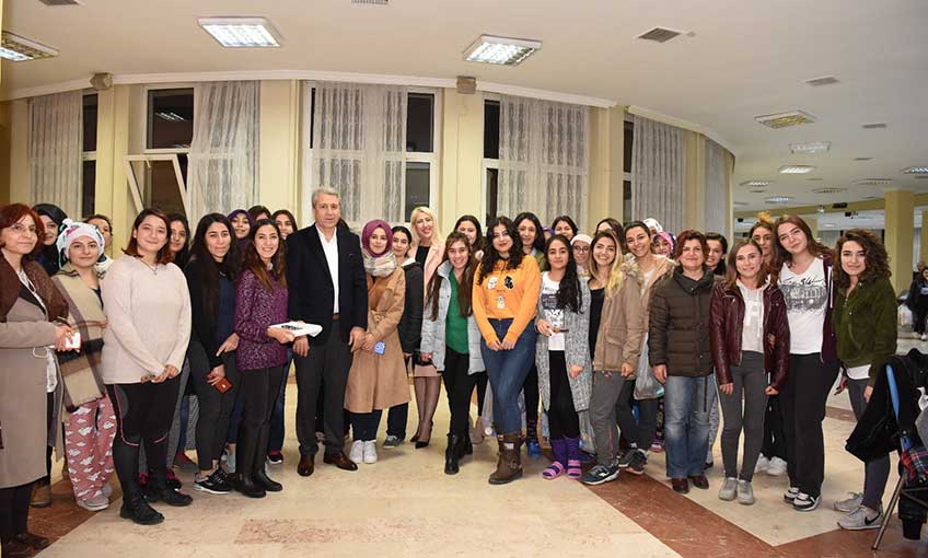 Rektör Prof. Dr. Budak, Yılbaşı Gecesi Öğrencileri Yalnız Bırakmadı  