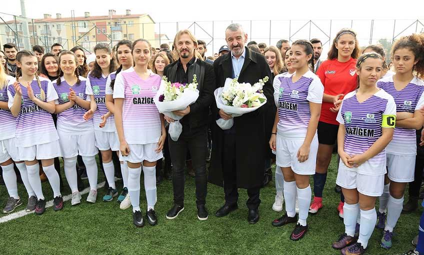 Hem Sırada, Hem Sahada Ter Dökecekler