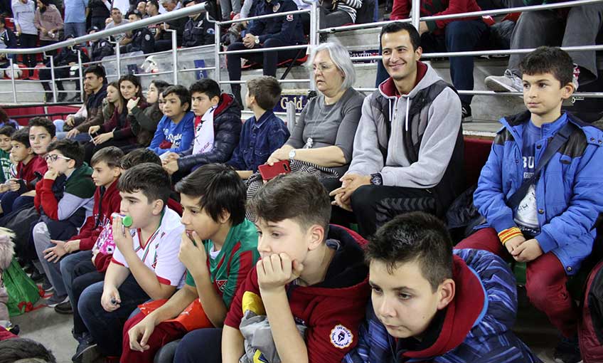 Tanı Kolejli Basketçiler Pınar Karşıyaka Maçında