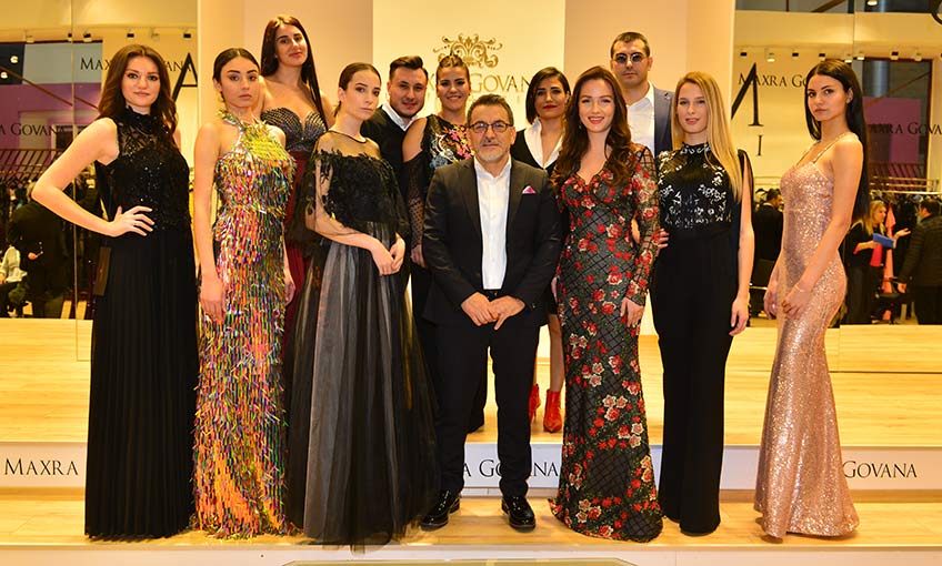 Standda Sürekli Defile