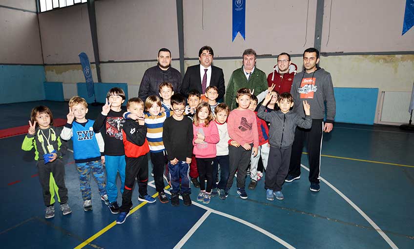 Minik Öğrencilere Madalya