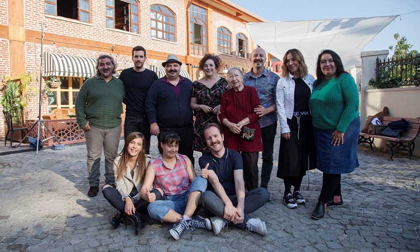 Gupse Özay Deliha 2 ile İzmir'i Güldürmeye Geliyor