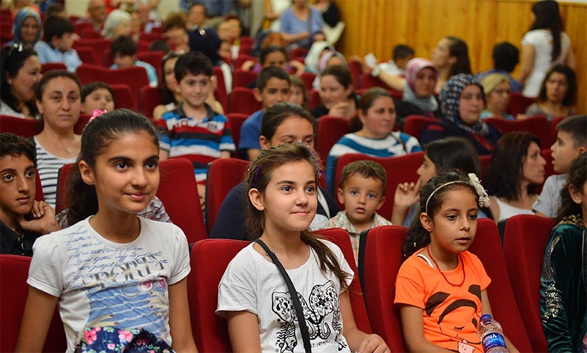 Haydi çocuklar tiyatroya!