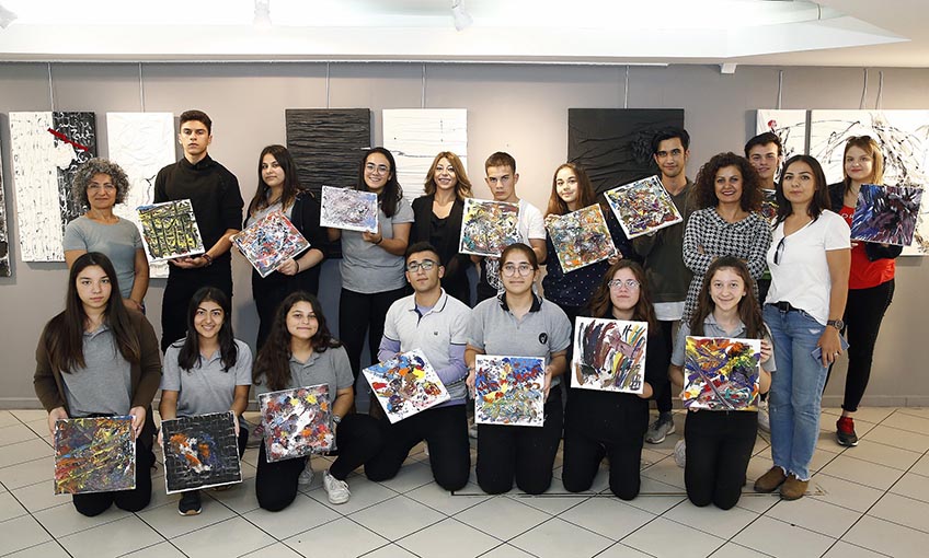 Kumaş ve akrilik estetiği