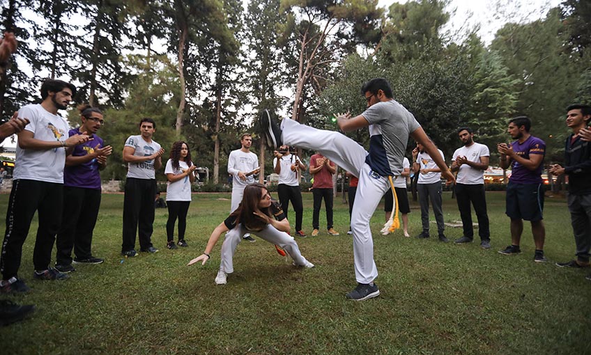 Bucalılar Capoeria savunma sanatı öğreniyor