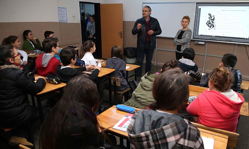 Karşıyaka Belediyesi’nden bin öğrenciye burs