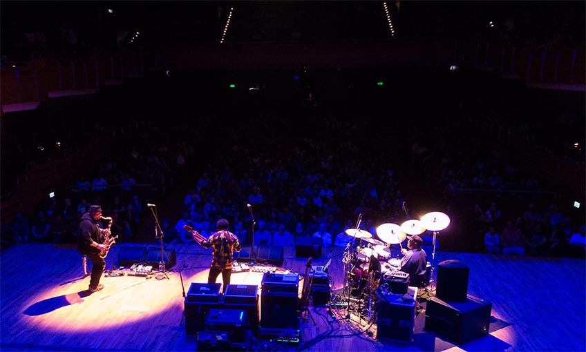 “1 Festival İzmir”de Victor Wooten rüzgarı