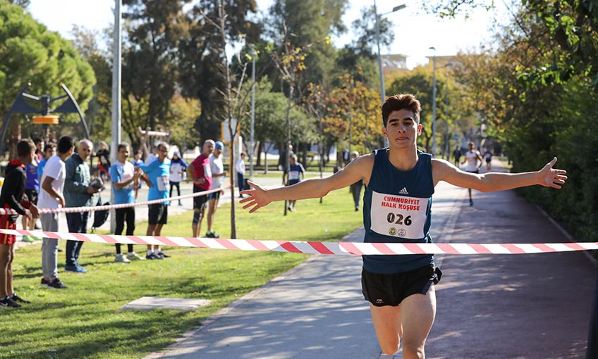 Bucalılar eski milli atlet Safter Karabağlı anısına koştu