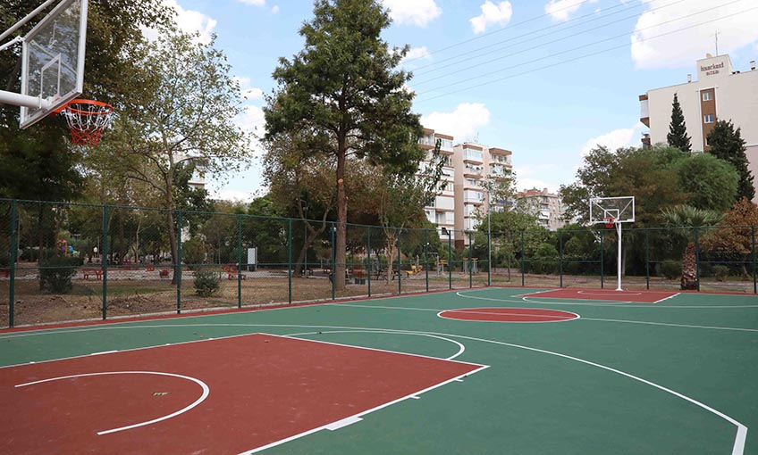 Bayraklı'da basketbol sahaları yenileniyor