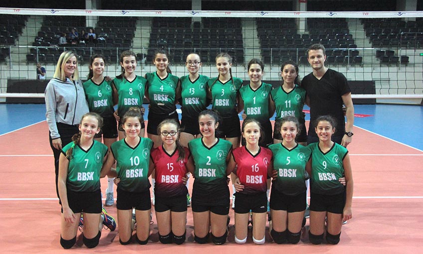 Bornova Belediyesi voleybolcu kızları ile gurur duyuyor