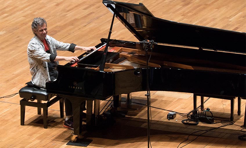 İzmir’den Efsane Geçti