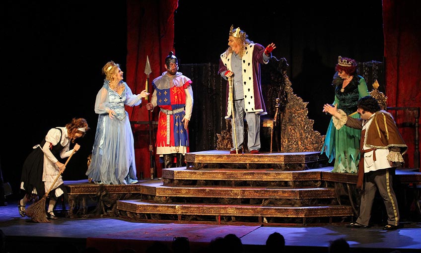 Kral, hem düşündürdü hem güldürdü