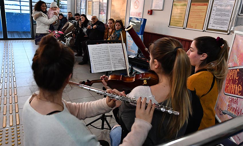 İskelede akşam sürprizi