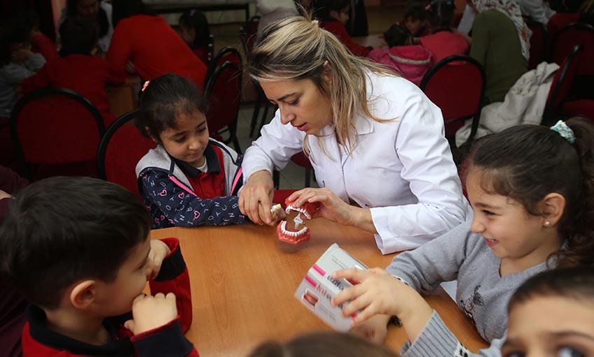 Karabağlar’da miniklere diş sağlığı eğitimi