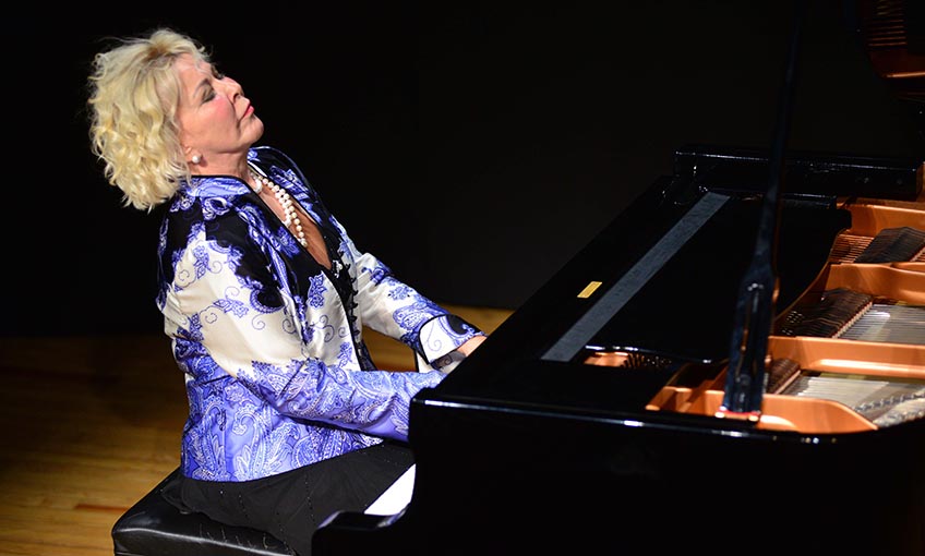 Gülsin Onay ve öğrencilerinden unutulmaz konser