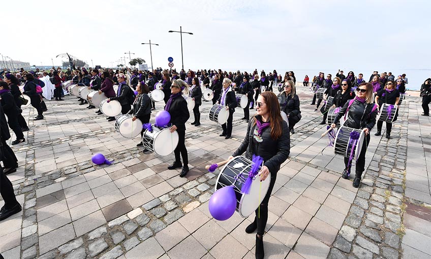 Kadına şiddete “davullu” tepki