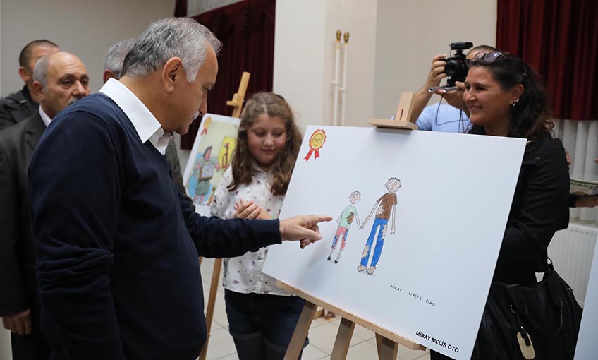 Bayraklı'nın mizah gündemi ‘ geçim sıkıntısı’