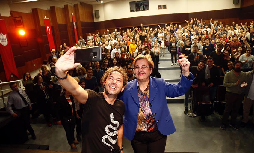 Tiyatro Konak’ta Değirmenci’yle perde açtı