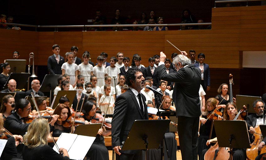 Lösev'in 20. yıl konserinde Zülfü Livaneli Şarkıları