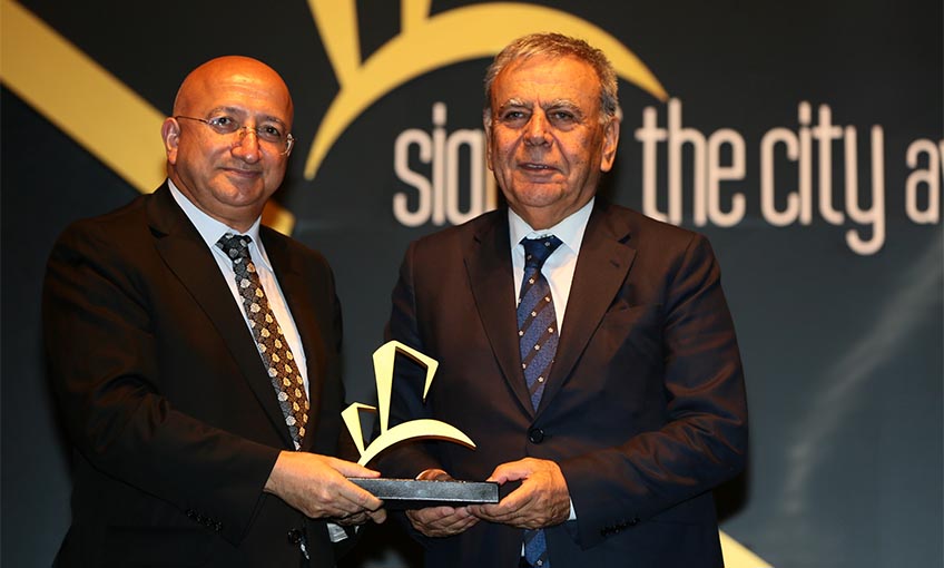 İzmir Büyükşehir'e 