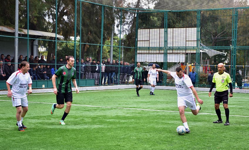 Bornova Belediyesi’nden çalışanlar için futbol turnuvası