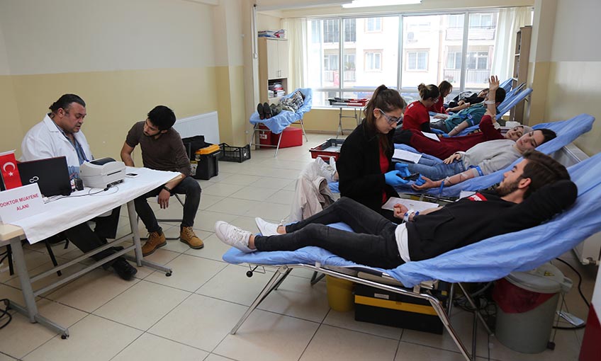 GAZİSEM öğrencilerinden Kızılay’a taze kan