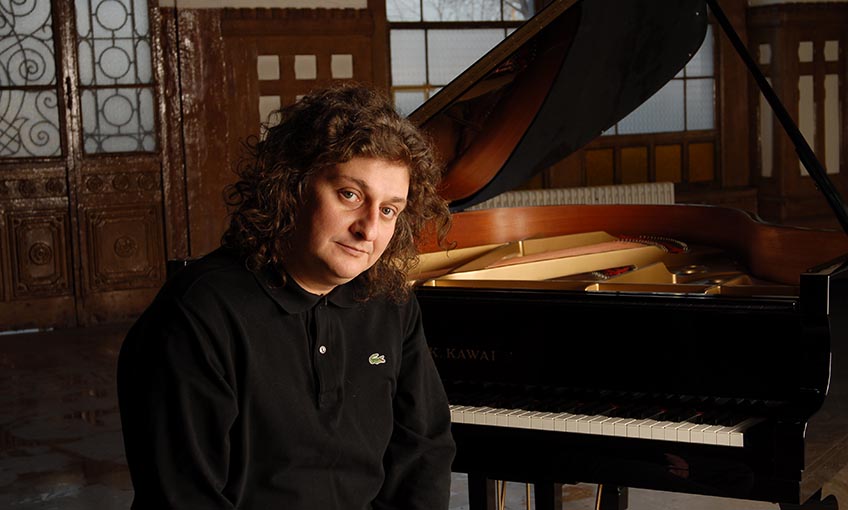 Tuluyhan Uğurlu’dan “Kainat Sensin”