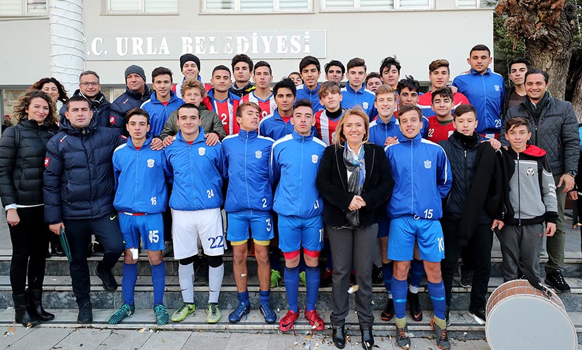 Urla Belediyespor U 17 Liginde Şampiyon oldu
