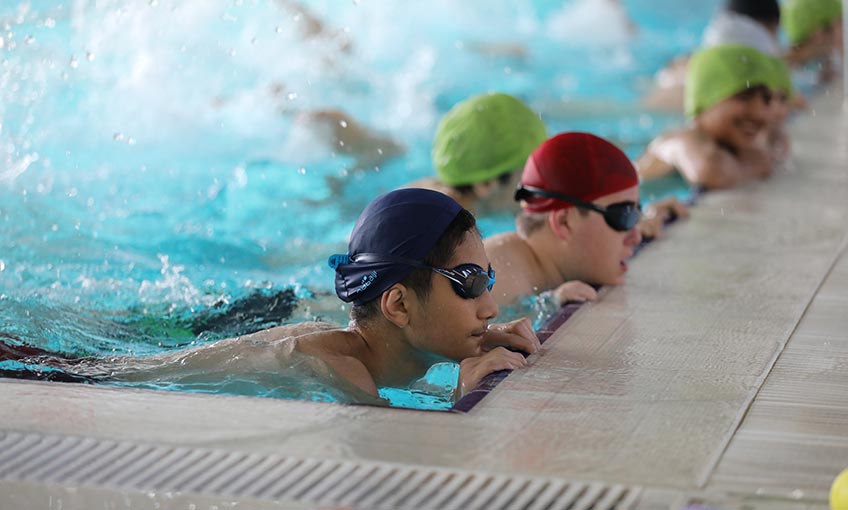 Zil çaldı, haydi havuza!