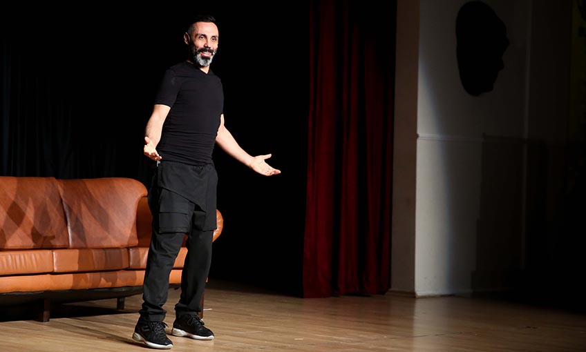 Umut Oğuz “Mıknatıs”la Buca’yı kahkahaya boğdu