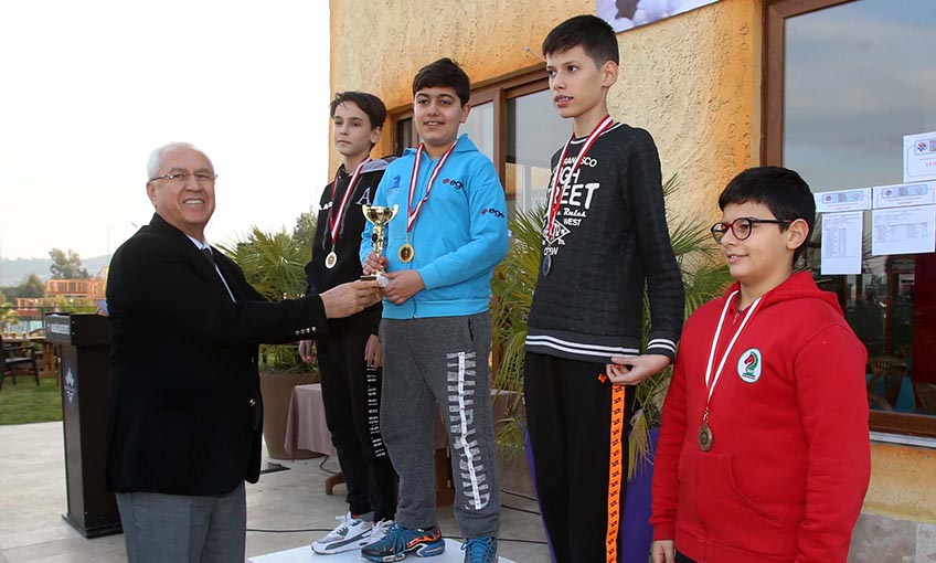 Karabağlar’dan geleceğin satranç yıldızları geçti