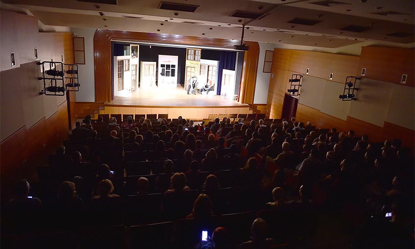 ..Ve perde açılıyor