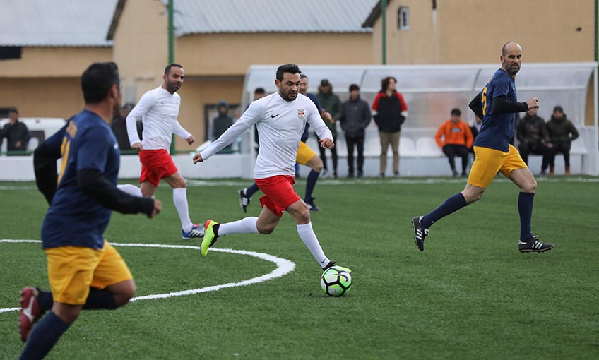 Efsaneler Ünlülerle Buca’da Kapıştı